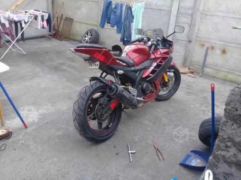 Moto yamaha r15