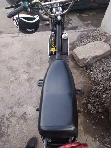 Moto scooter con pedal
