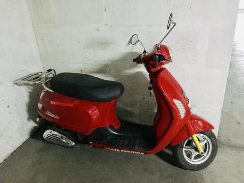 Scooter Roja retro