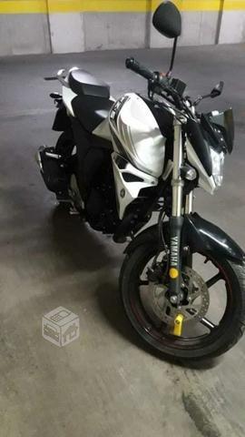 Moto Yamaha 150 FZS