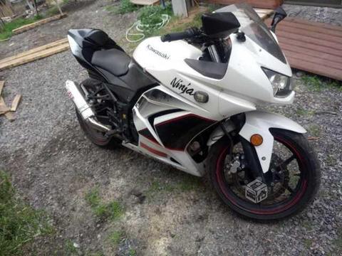 Moto kawasaki ninja 250cc año 2012