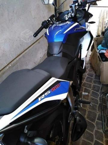 Moto pulsar rs200,casi nueva!!