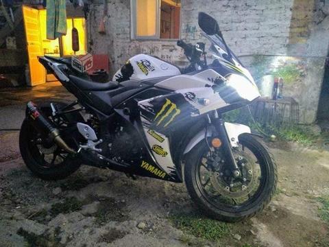 Moto Yamaha R3